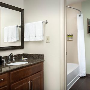 One-Bedroom Queen Suite Two Queen Beds